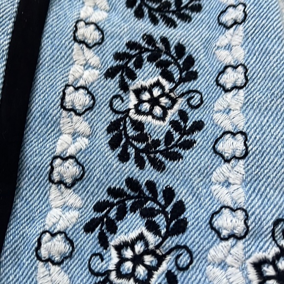 River Island Embroidered Denim Skirt UK6 (US 2) - Picture 2 of 5